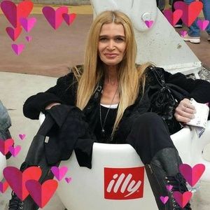 Meet your Posher, Esther